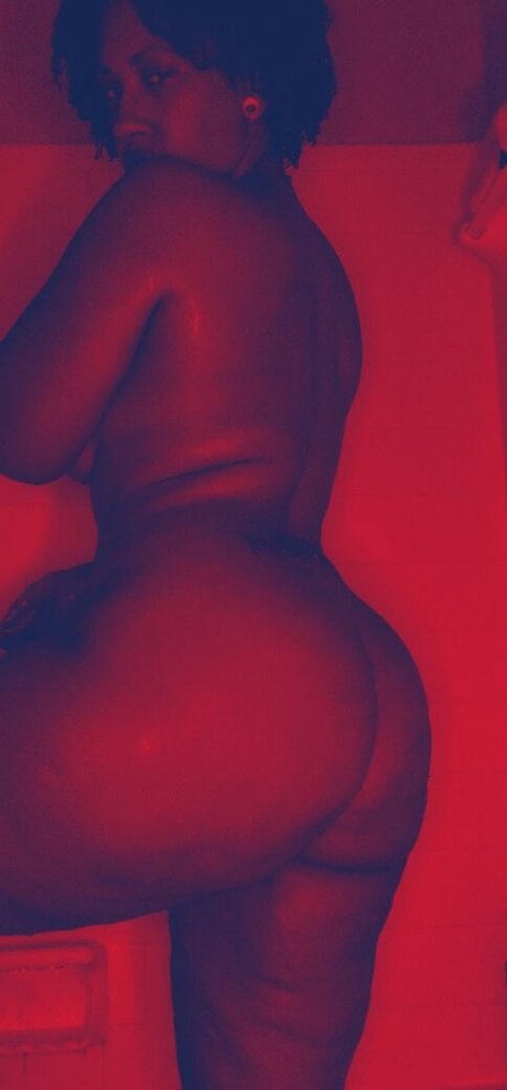 MzGuidedGoddess nudes model photo