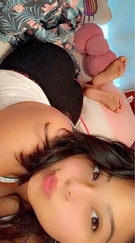 Hellovivifeet sex star photos