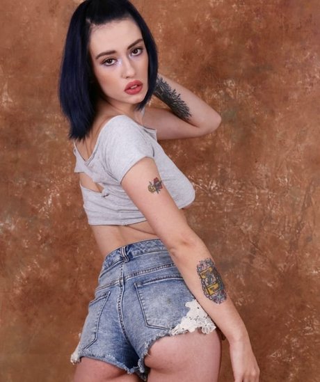 Taylor Evanchak model top photos