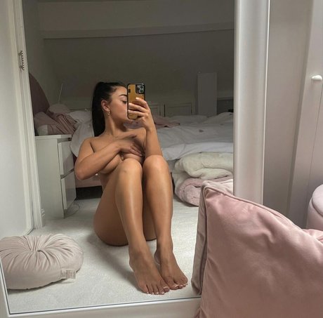 Kate Isobel Daisy nudes star pics