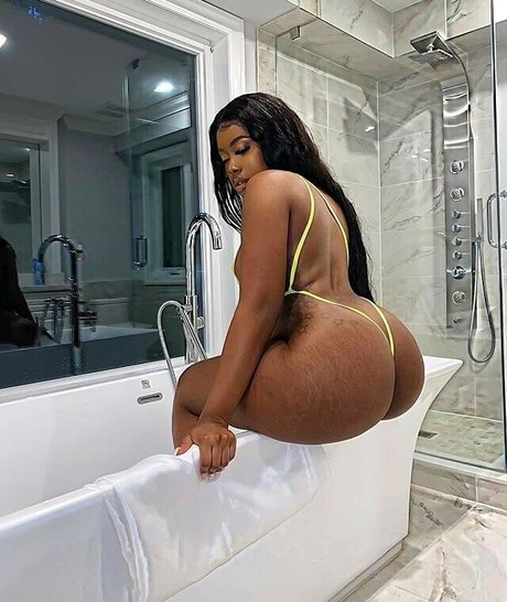 Alana Walters model hot pic