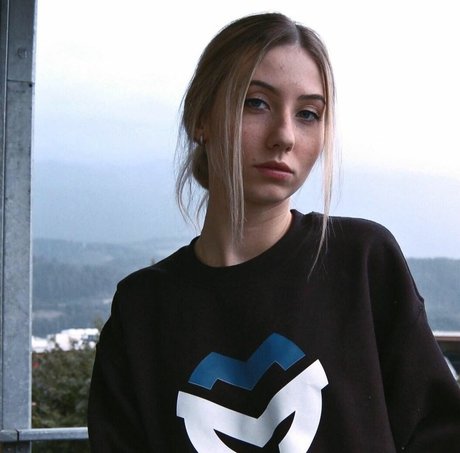 veylaneey hot pornstar images