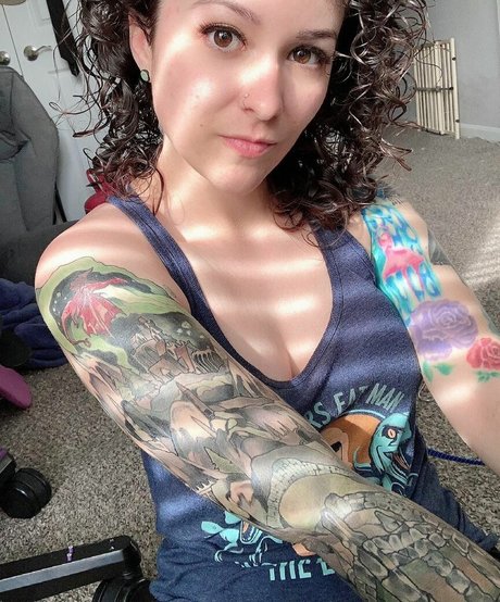 LadyDevann hot model archive