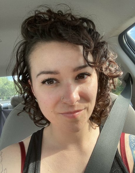 LadyDevann sexy actress pics