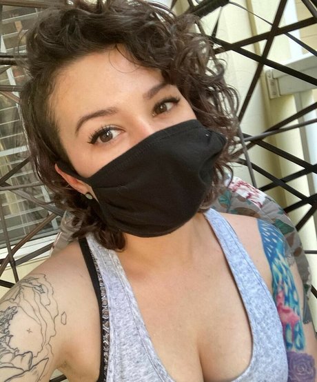 LadyDevann naked model pics