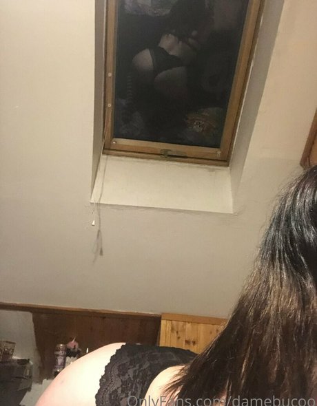 ana uhiram nude model img