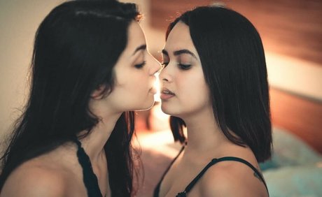 Daphine Quintanilha naked pornstar archive
