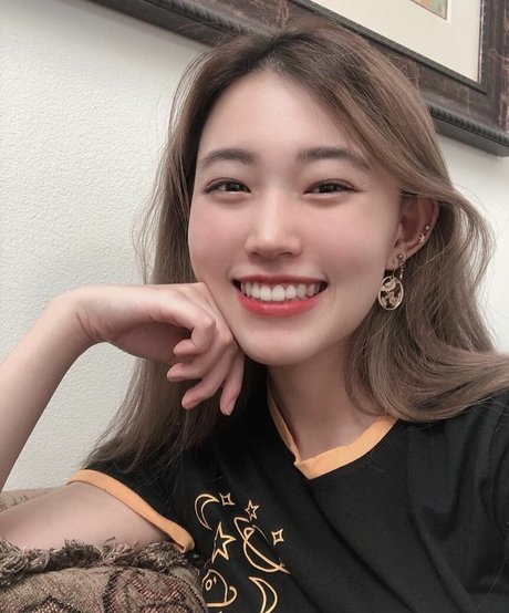 Yoojin art model picture