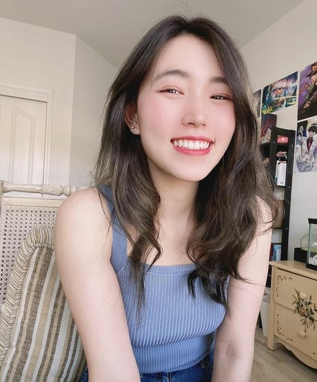 Yoojin naked pornstar photo