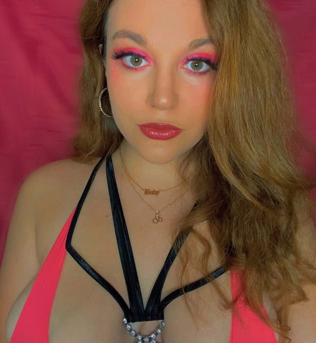 Carmen Curvy beautiful pornstar photo