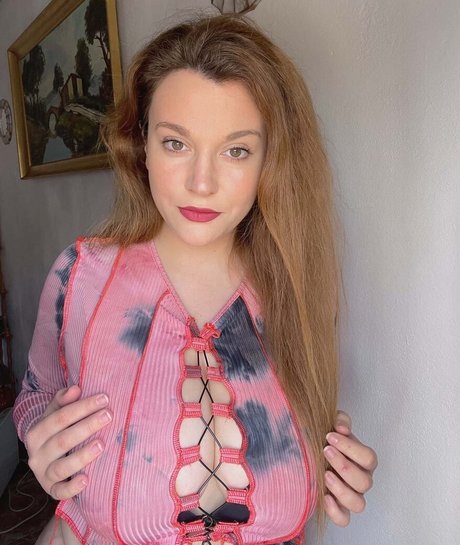 Carmen Curvy high quality pornstar pics