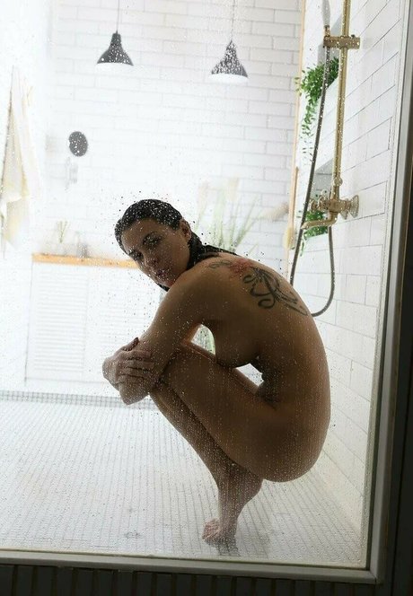 Alice Kelly model hot image