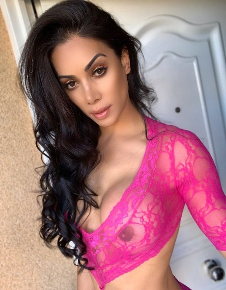Cinthya Haykchaeli model pretty pic