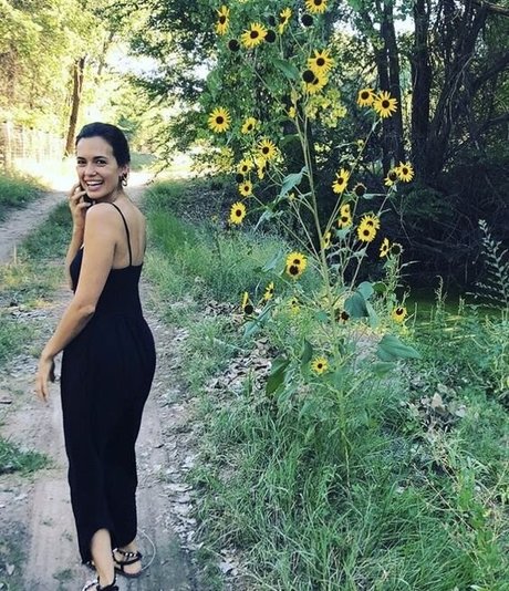 Torrey DeVitto art actress photos