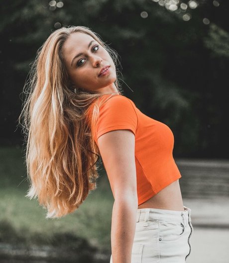 Sophia Florsch naked pornstar images