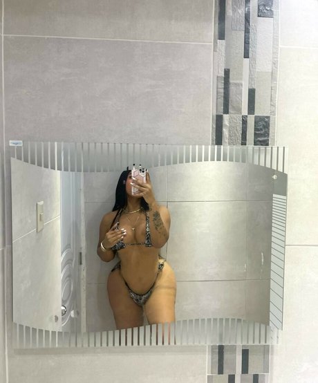 Darlyn Castillo model erotic photo