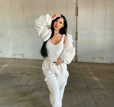 Christy Nguyen porn model pics