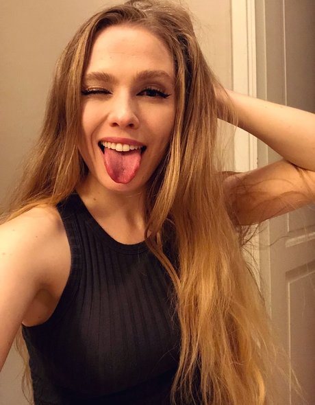 sirililia pornographic star photos