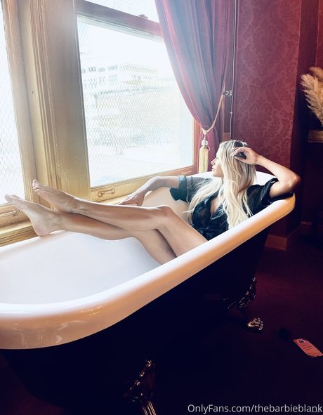 Kelly Kelly model exclusive image