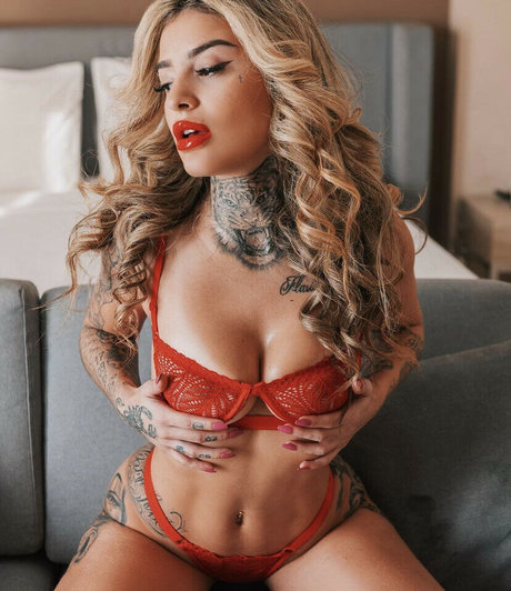 Brunna Hollinger model hd photo