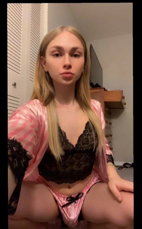 Fragilesnowflakexo nude actress photo