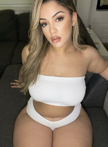 CaribbeanBadGirl model erotic galleries