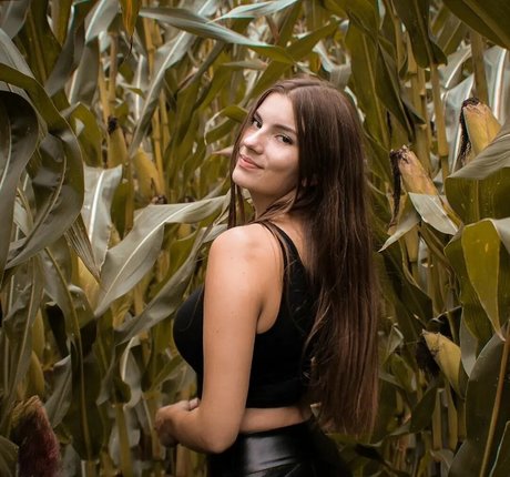 Jasmin Lutke model photo