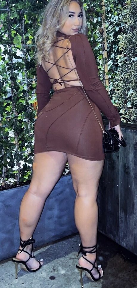 desvalenx model hot galleries