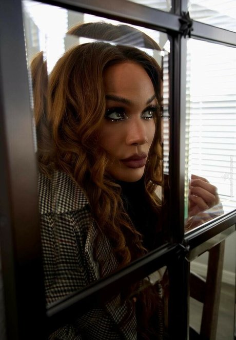 Nia Jax Lina Fanene perfect pornstar pics