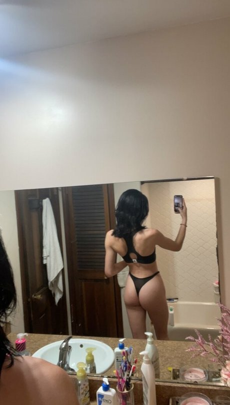 lilywest56 pretty model img
