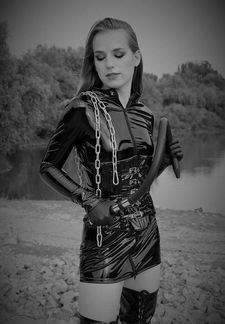 Lady Annabelle sexy model img