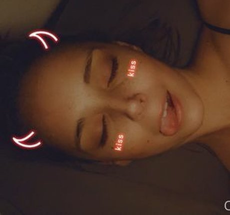 Kawaiikelly adult model pictures