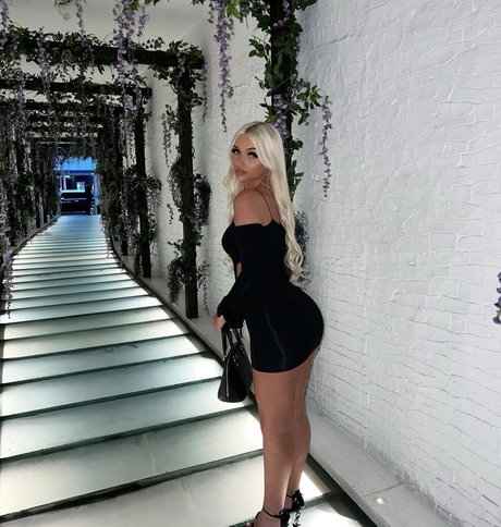 Meg Coldwell pornstar top pic