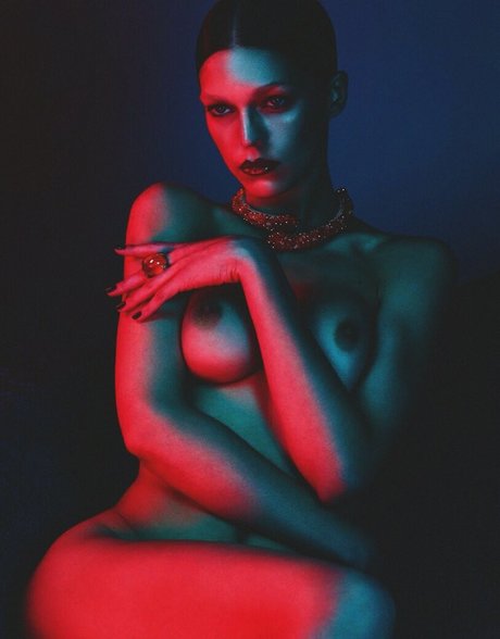 Samantha Gradoville art model img