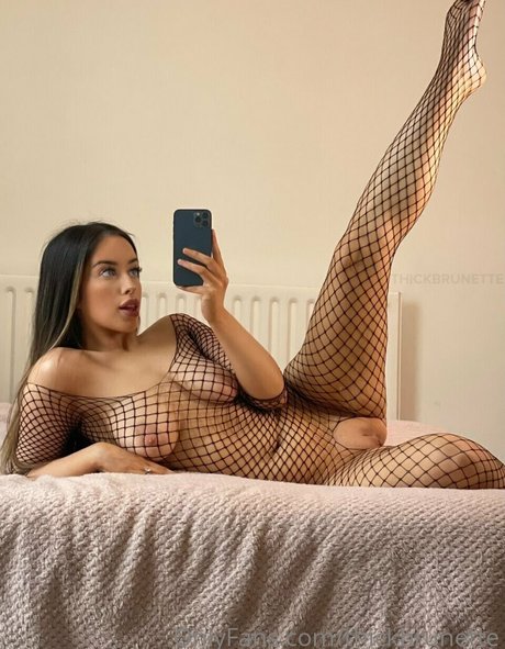 Thick Brunette nudes model gallery