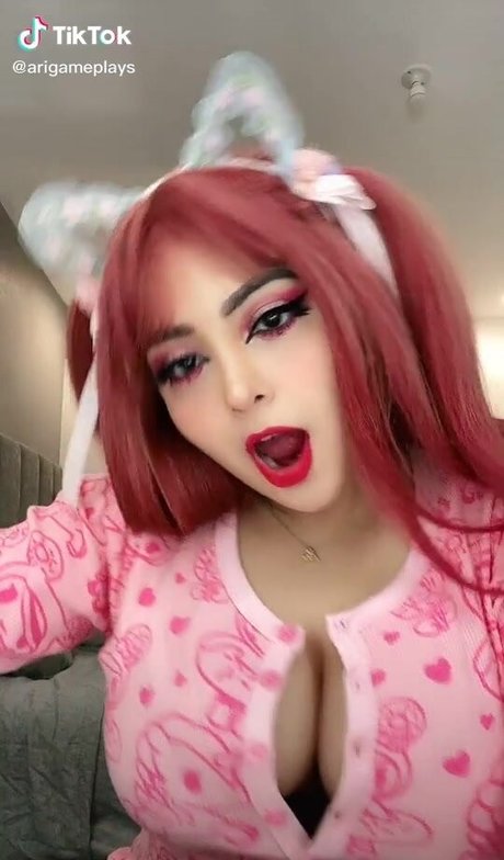 AriGameplay star beautiful pics