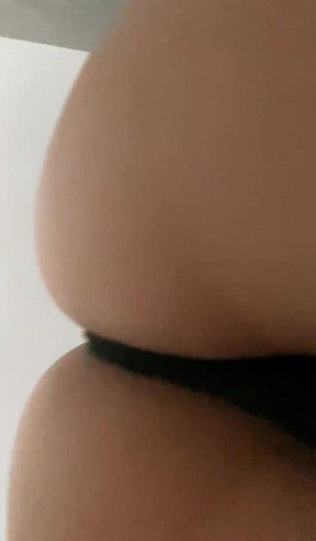 AriGameplay nude pornstar picture