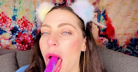 Jackie Does ASMR model nice pics