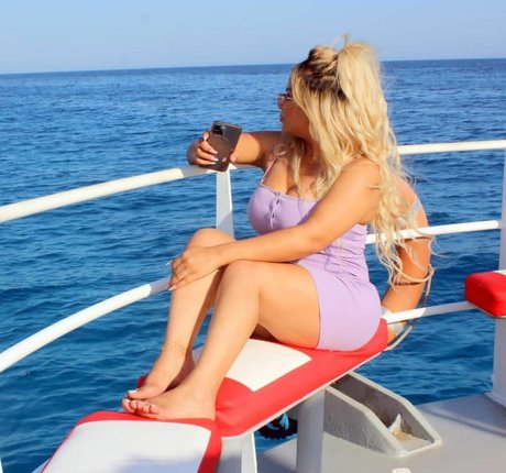 Deli Sana model porn gallery