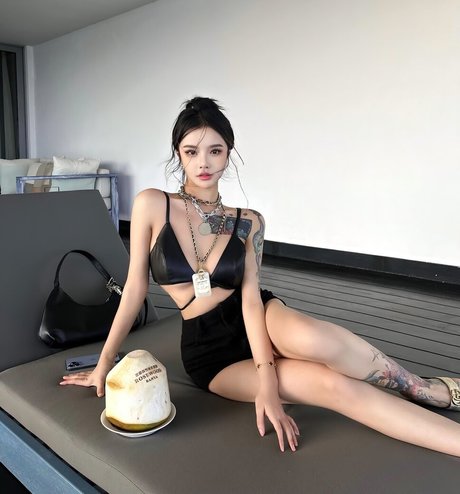xyyoff model nudes image