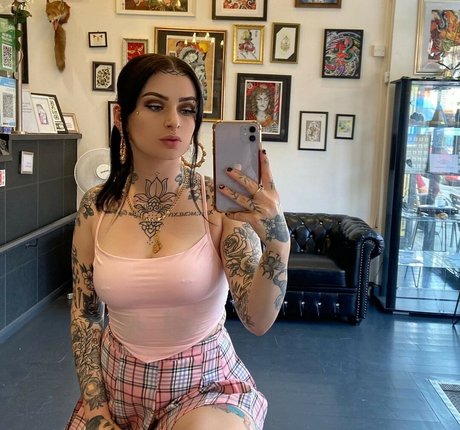 intoxifyingflxwers pornstar pic