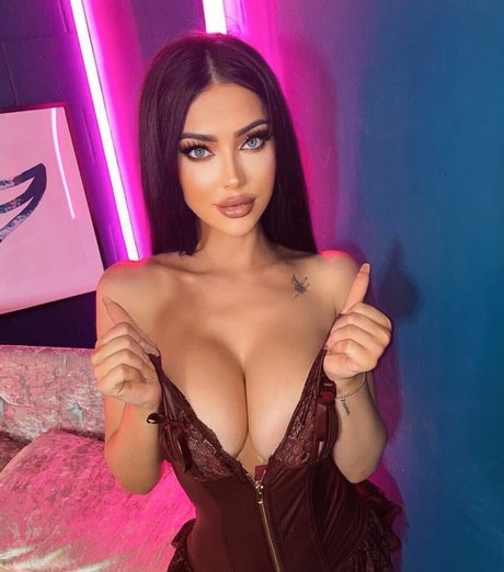 Kate Isobel top profile image