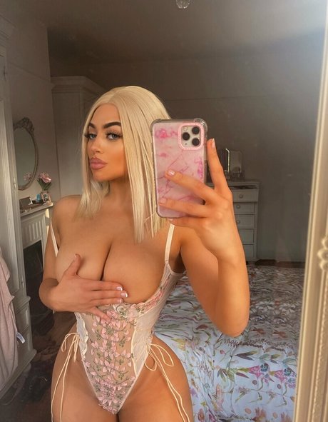 Kate Isobel model hot picture
