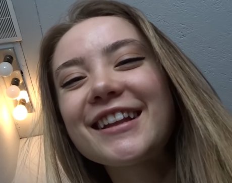 Madi ASMR exclusive star pic