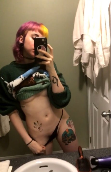 Bubblegumbaby exclusive model pic