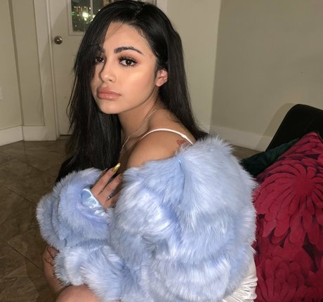 RosalbaNaomi top profile image