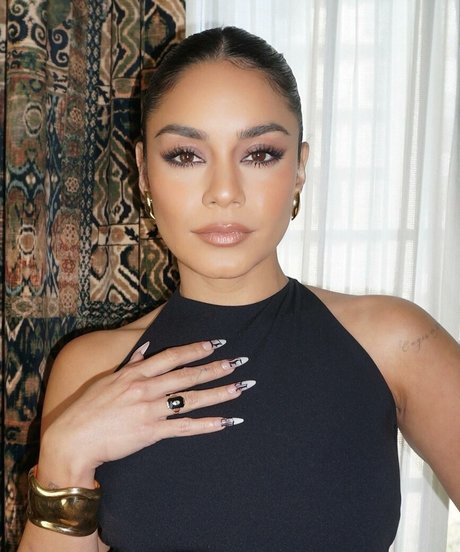 Vanessa Hudgens pornstar top photos