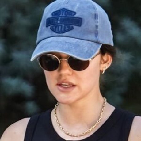 Lucy Hale free model pics