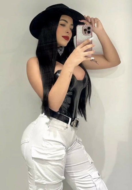 Gemeas Abello perfect model img