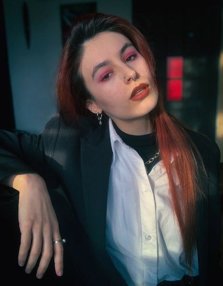 exosiren pretty actress gallery